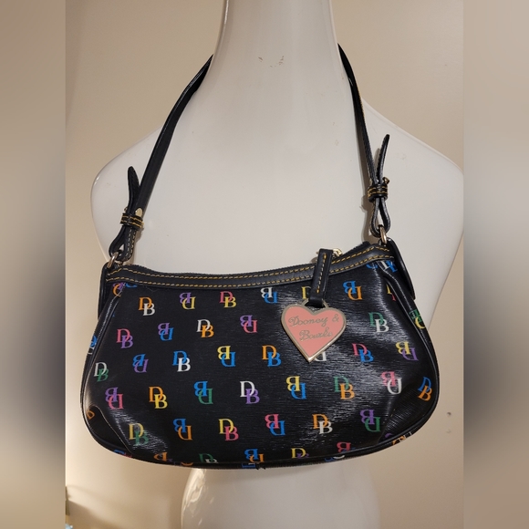 Dooney & Bourke Handbags - DOONEY and BOURKE Vintage Patty Pouchette Purse 👛